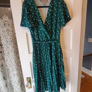 Beautiful Dark Green V Neck Polka Dot Pleated Dress - XL